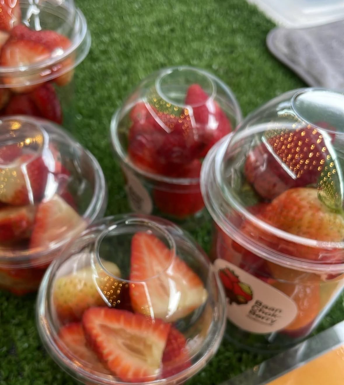 Dubai chocolate strawberry premium cup from Baan Chok-Berry in Koh Samui